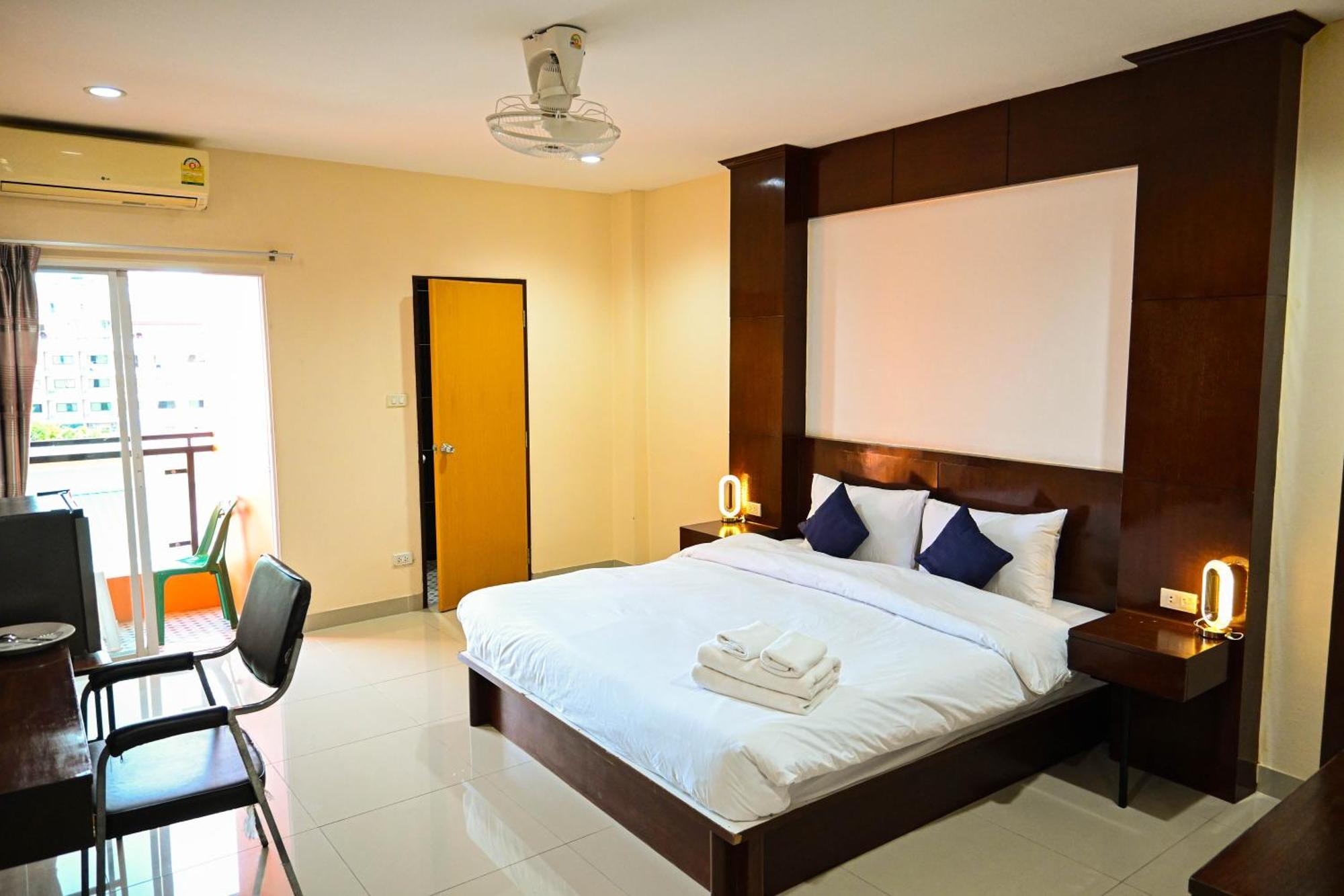 Royal Star Suites Pattaya Exterior photo