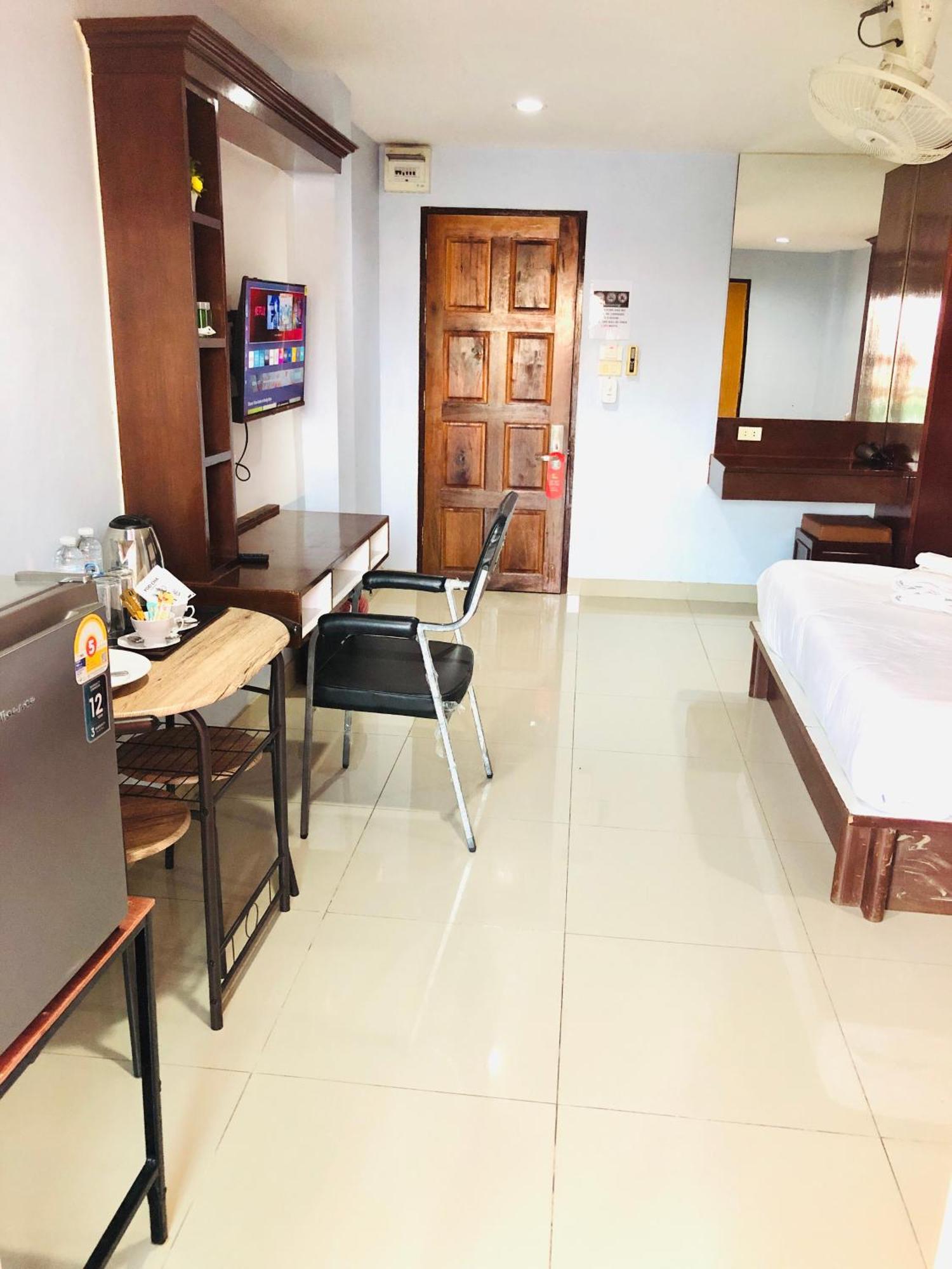 Royal Star Suites Pattaya Exterior photo